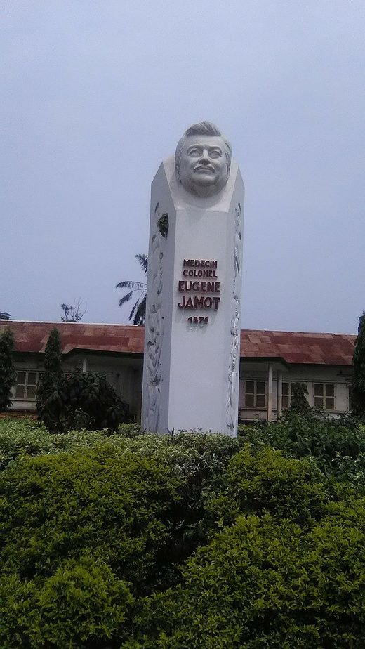 Monument du Docteur Eugène Jamot à Yaoundé, Cameroun, Cameroon