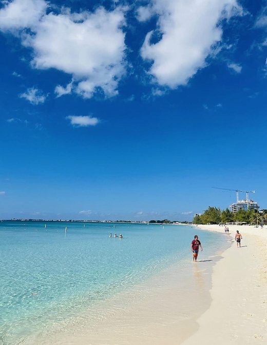 Seven Mile Beach cayman sun, Cayman Islands