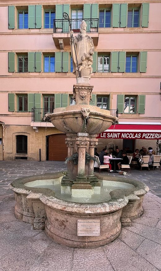 Fontaine et statue de Saint-Nicolas - Place Saint Nicolas (Monaco), Monaco
