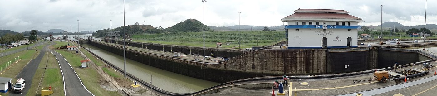 Panorama of Miraflores Locks - From Visitor's Center (02), Panama