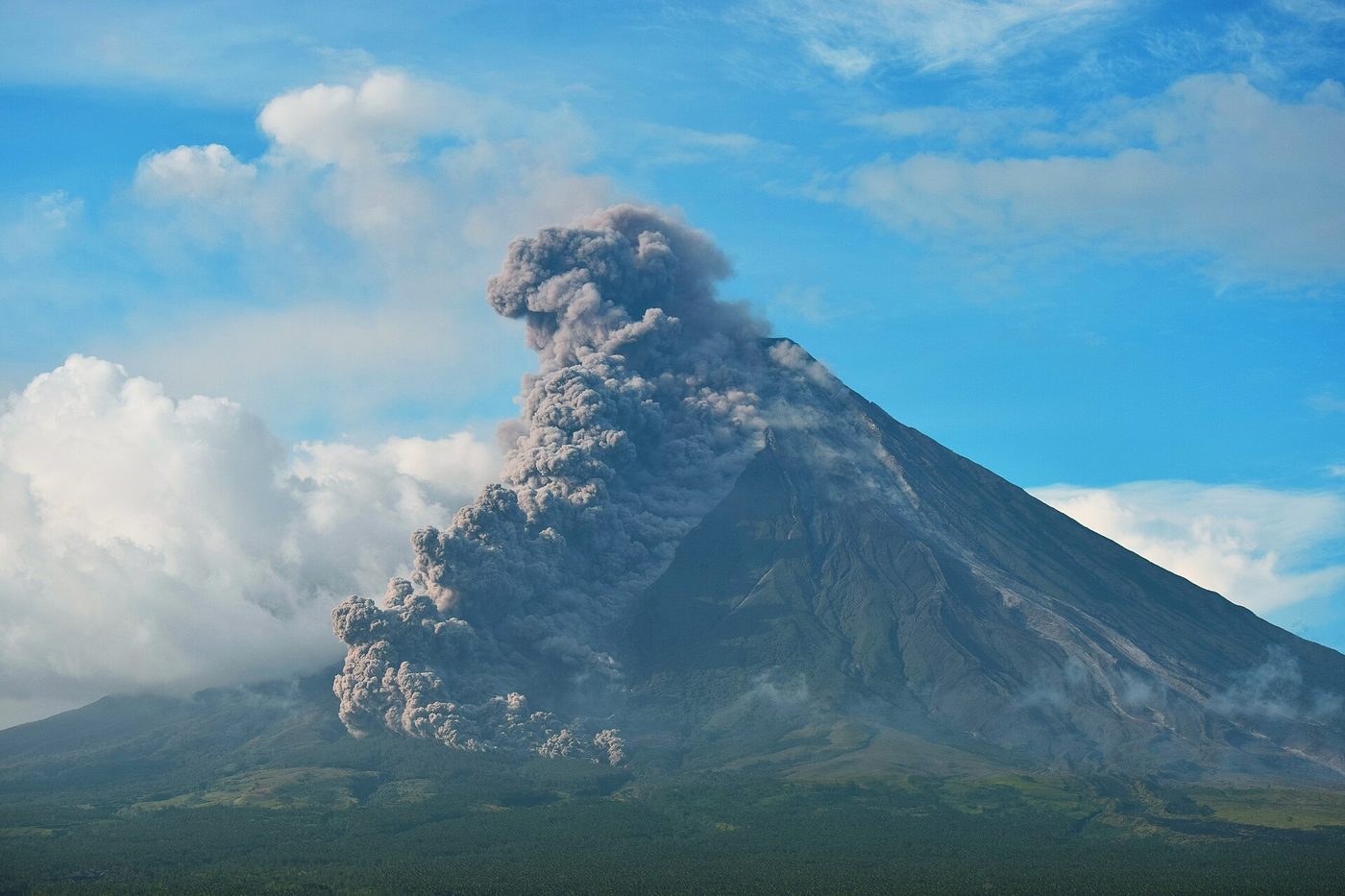 Mayon Volcano eruption at Daraga Church, Philippines