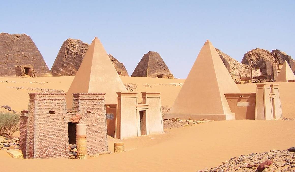 Sudan Meroe Pyramids 30sep2005 2, Sudan