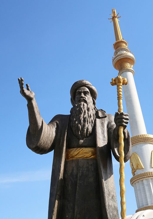 Gorkut Ata Statue at Independence Monument (27506806397), Turkmenistan